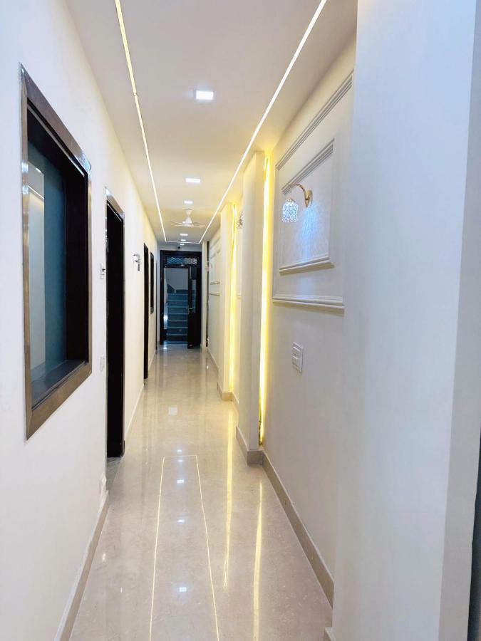 Hotel Samrat Residency 10 Mints Walking Distance Nizamuddin Railway Station Új-Delhi Kültér fotó