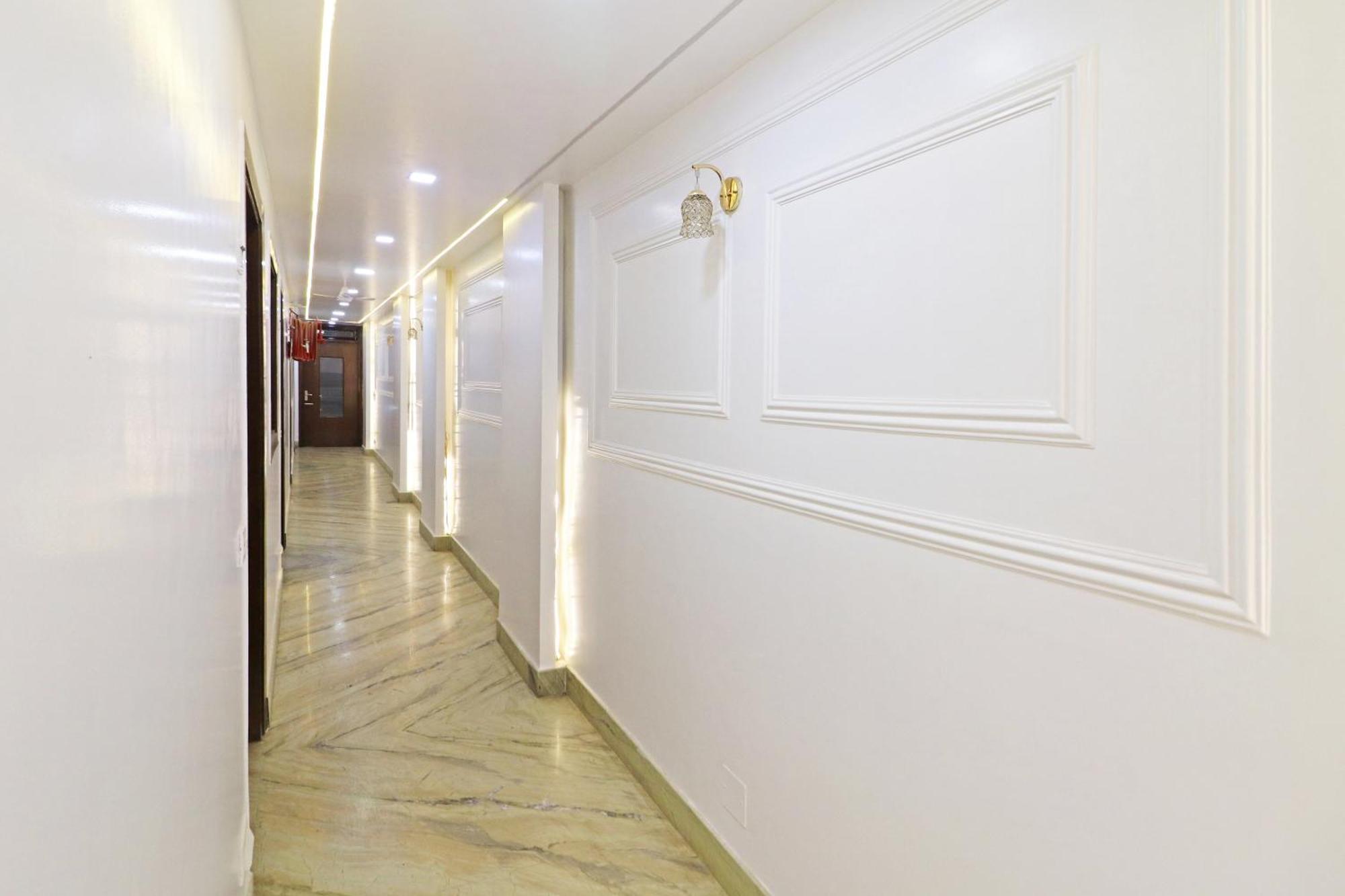 Hotel Samrat Residency 10 Mints Walking Distance Nizamuddin Railway Station Új-Delhi Kültér fotó