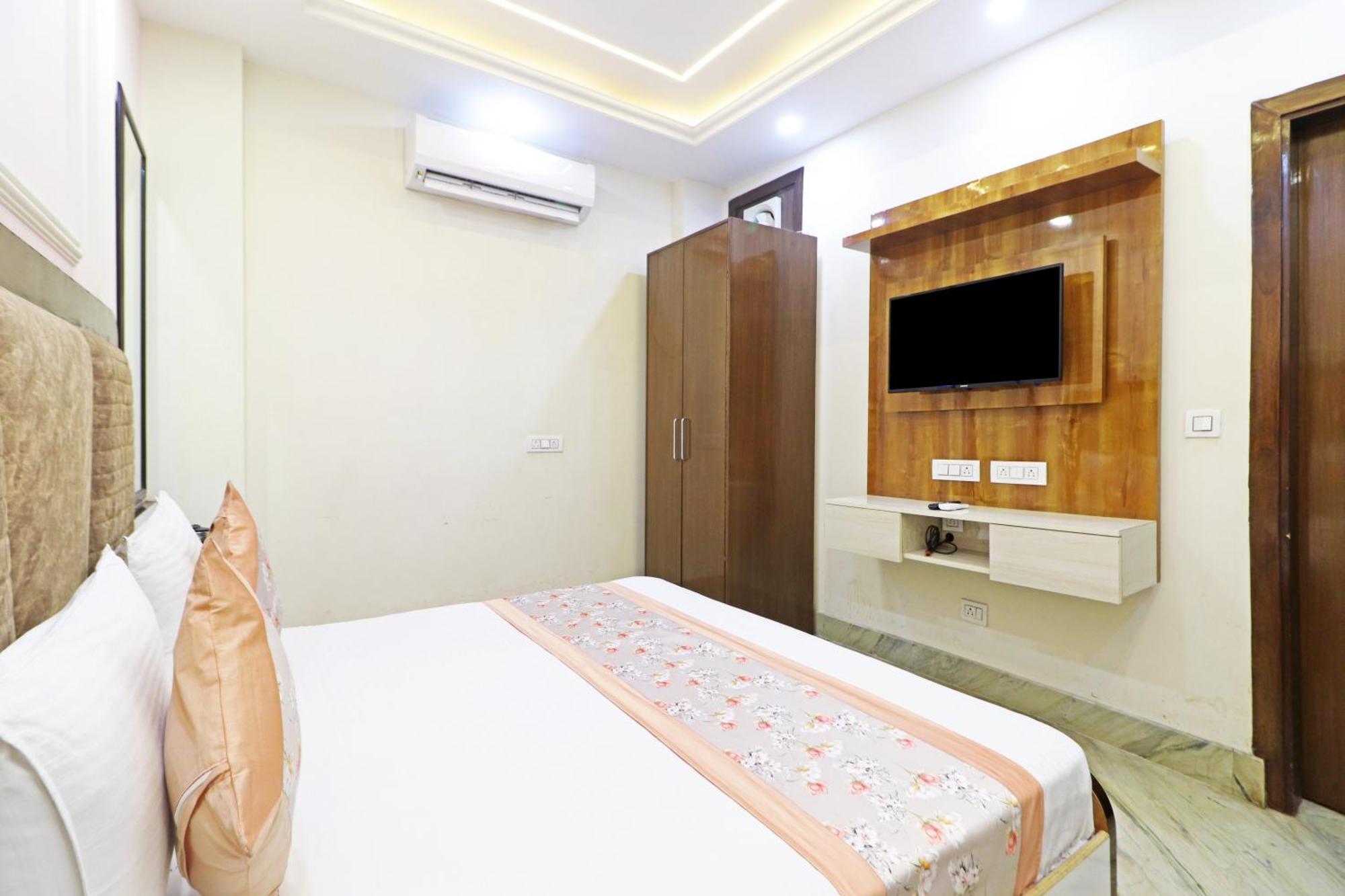 Hotel Samrat Residency 10 Mints Walking Distance Nizamuddin Railway Station Új-Delhi Kültér fotó