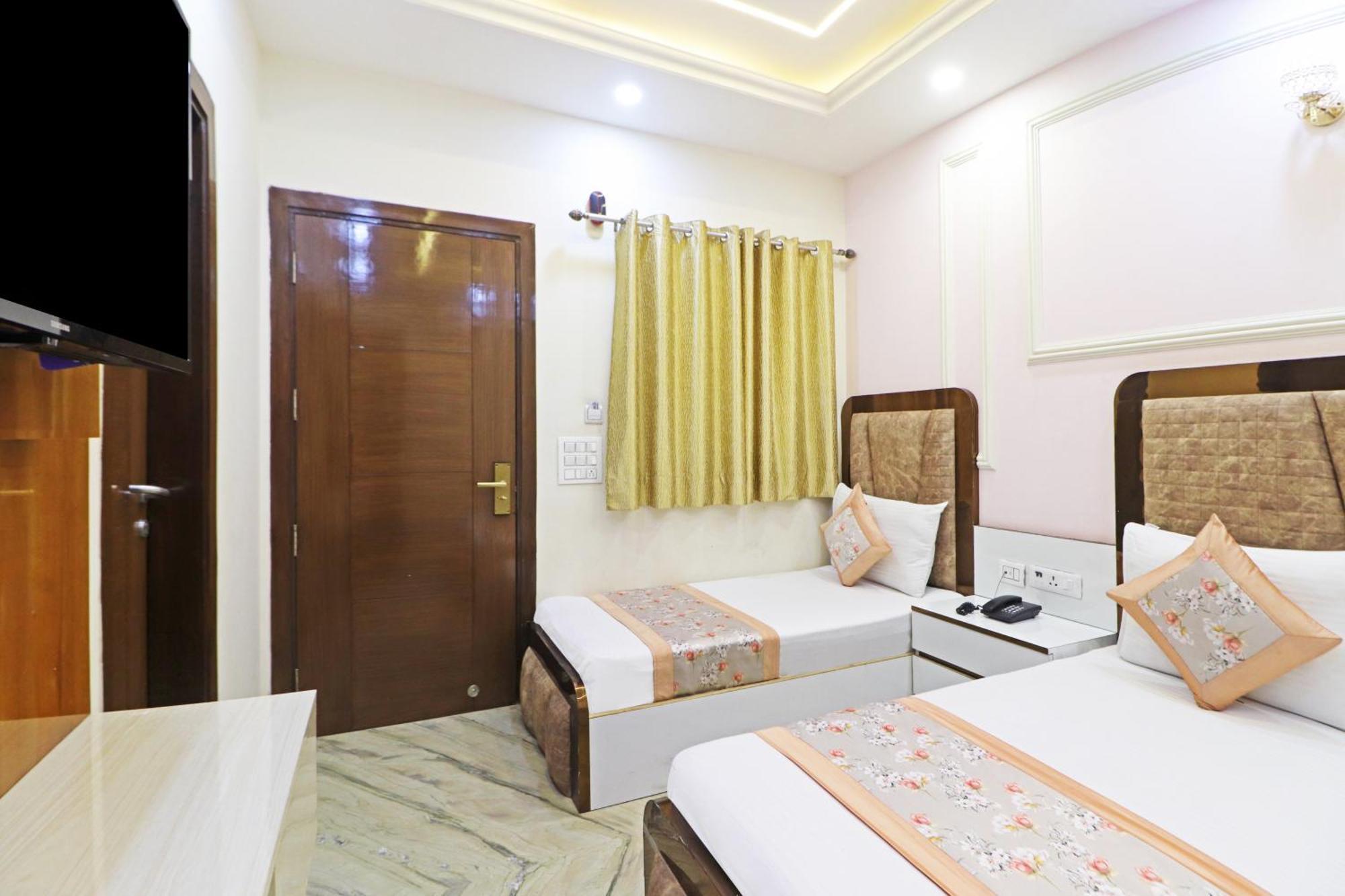 Hotel Samrat Residency 10 Mints Walking Distance Nizamuddin Railway Station Új-Delhi Kültér fotó