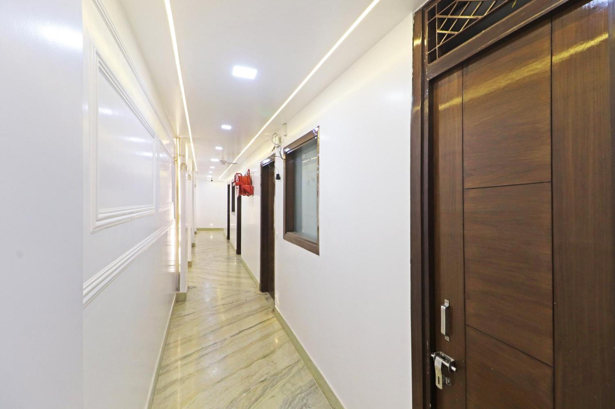 Hotel Samrat Residency 10 Mints Walking Distance Nizamuddin Railway Station Új-Delhi Kültér fotó