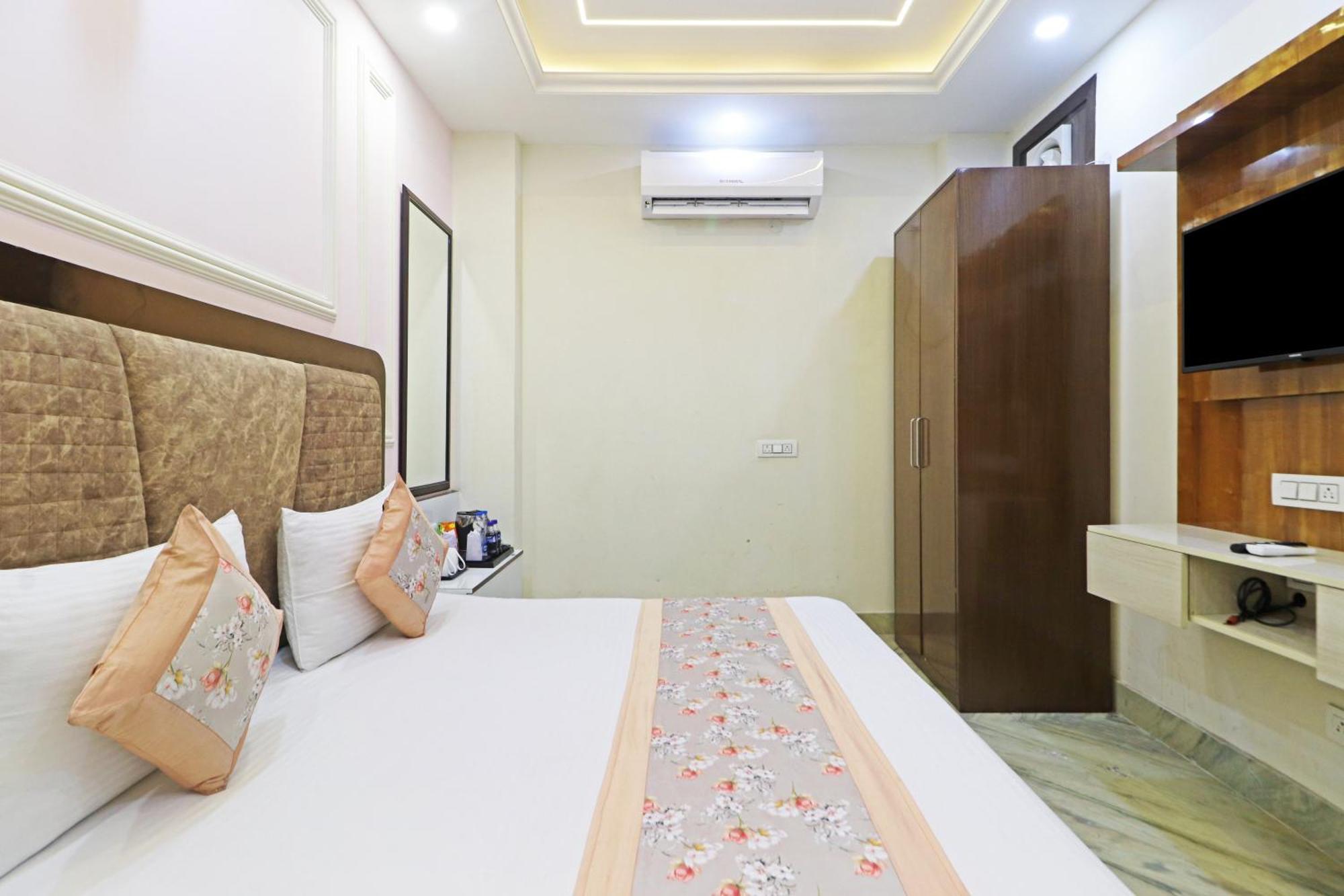 Hotel Samrat Residency 10 Mints Walking Distance Nizamuddin Railway Station Új-Delhi Kültér fotó