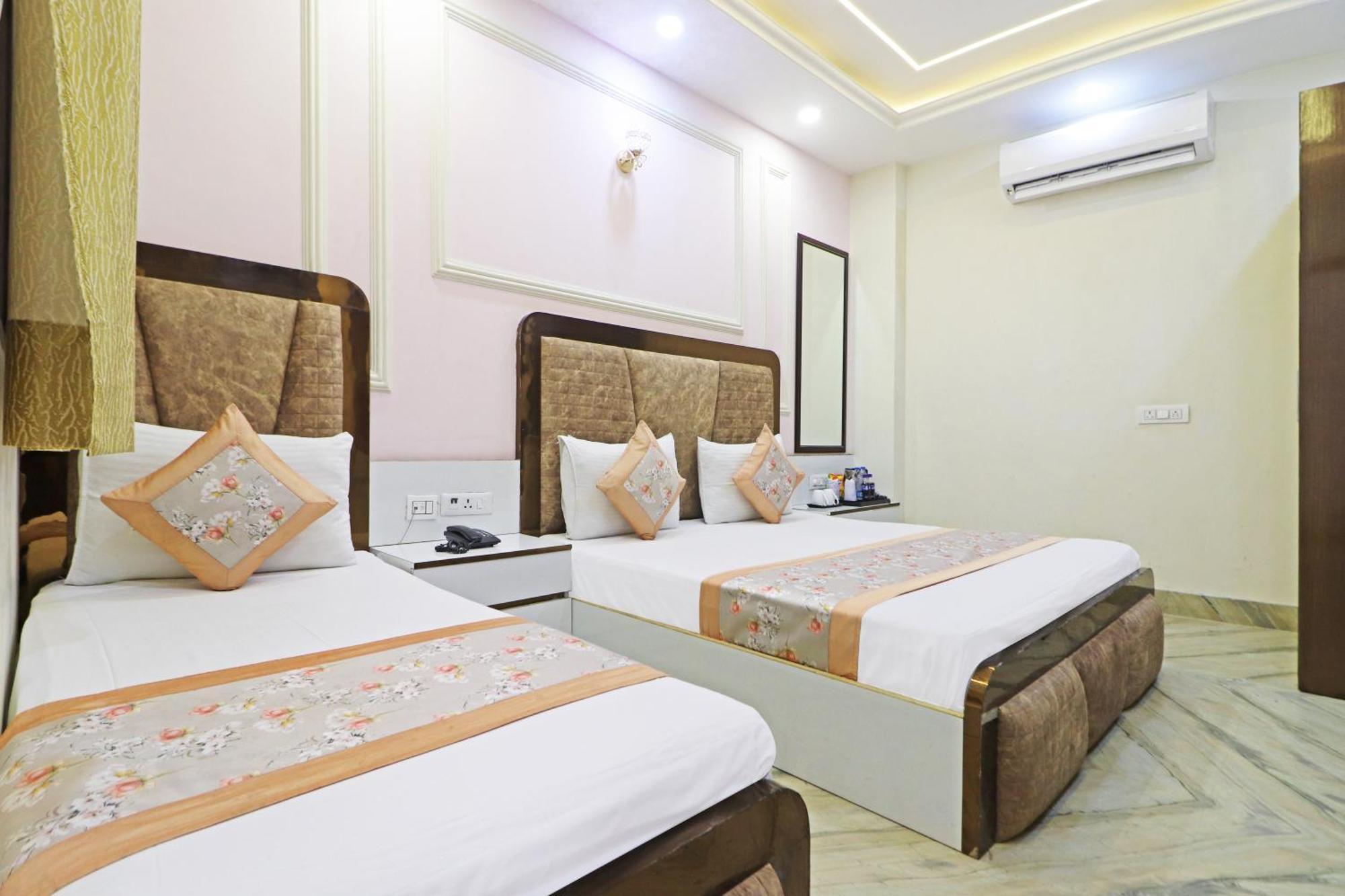 Hotel Samrat Residency 10 Mints Walking Distance Nizamuddin Railway Station Új-Delhi Kültér fotó