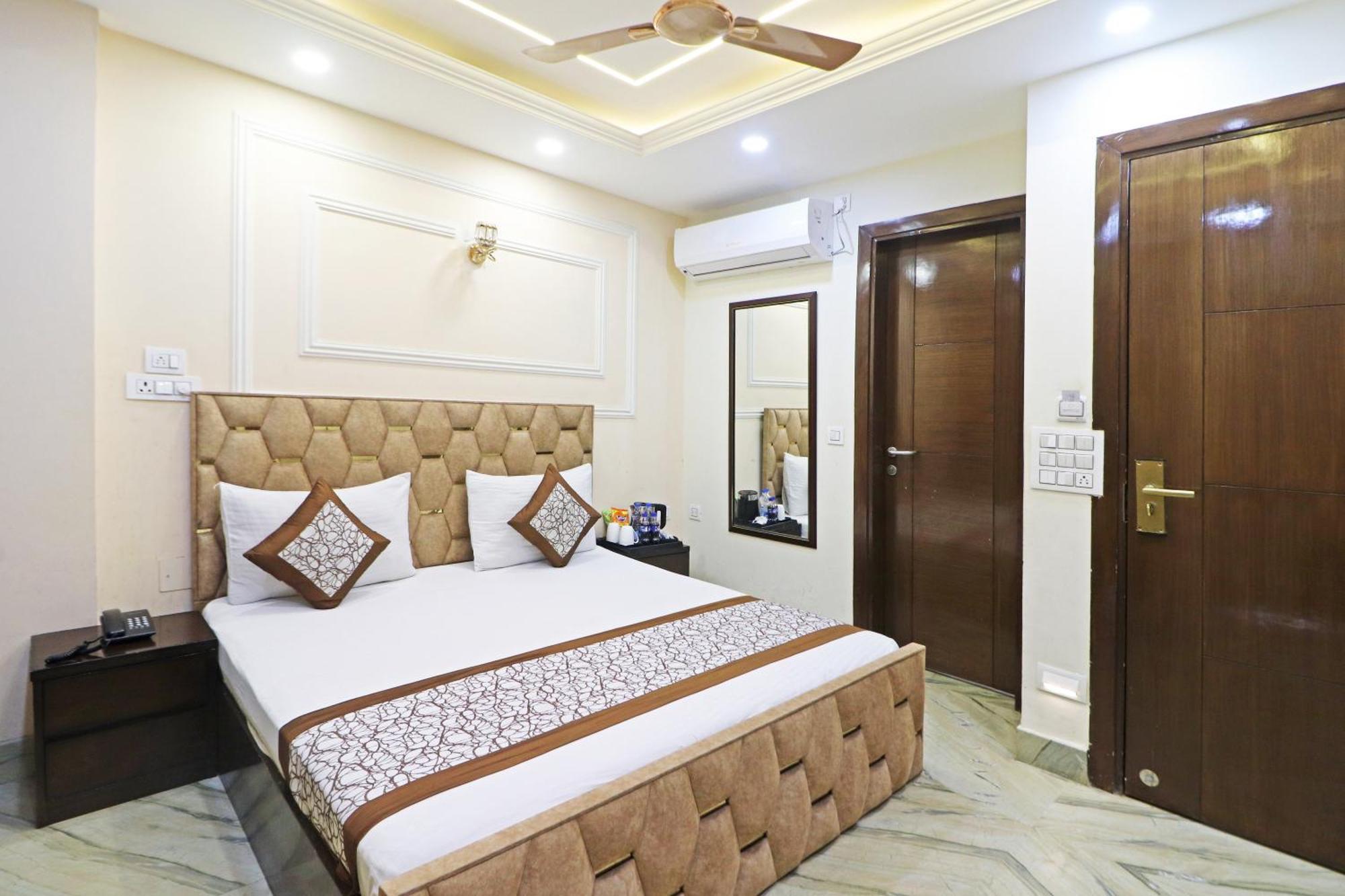 Hotel Samrat Residency 10 Mints Walking Distance Nizamuddin Railway Station Új-Delhi Kültér fotó