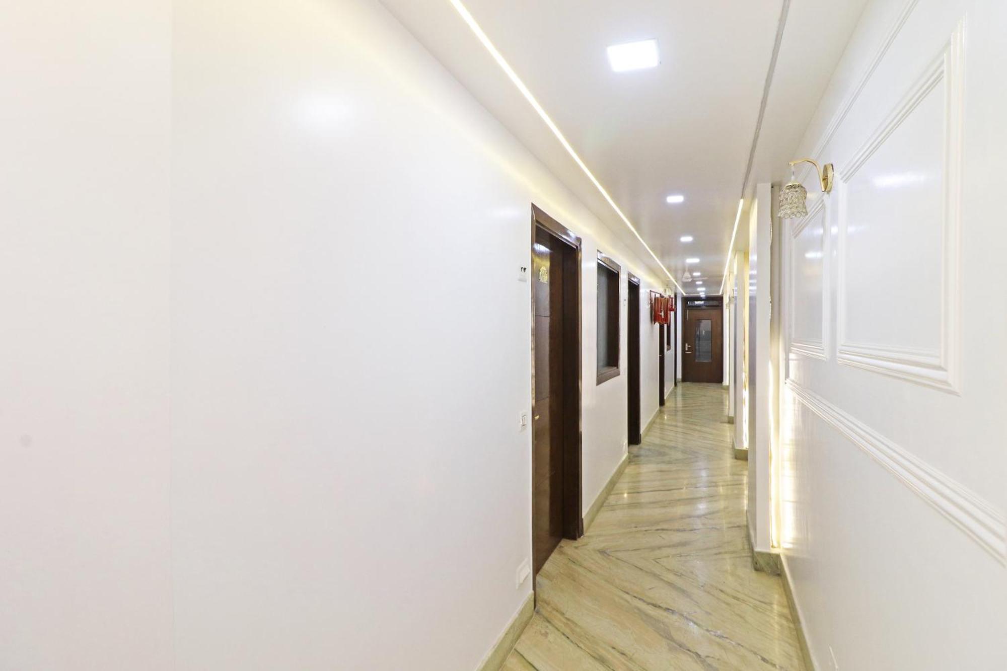 Hotel Samrat Residency 10 Mints Walking Distance Nizamuddin Railway Station Új-Delhi Kültér fotó