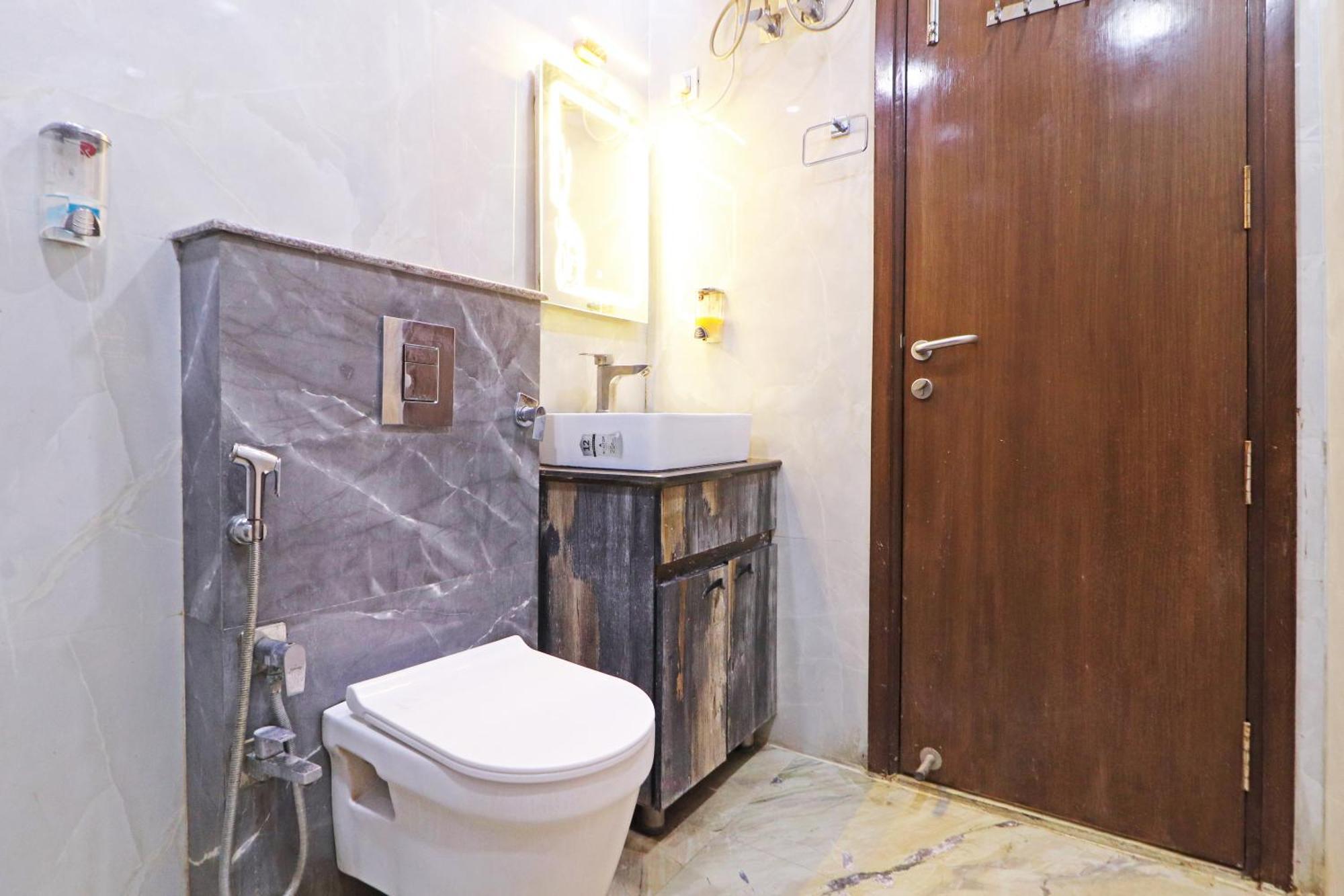 Hotel Samrat Residency 10 Mints Walking Distance Nizamuddin Railway Station Új-Delhi Kültér fotó