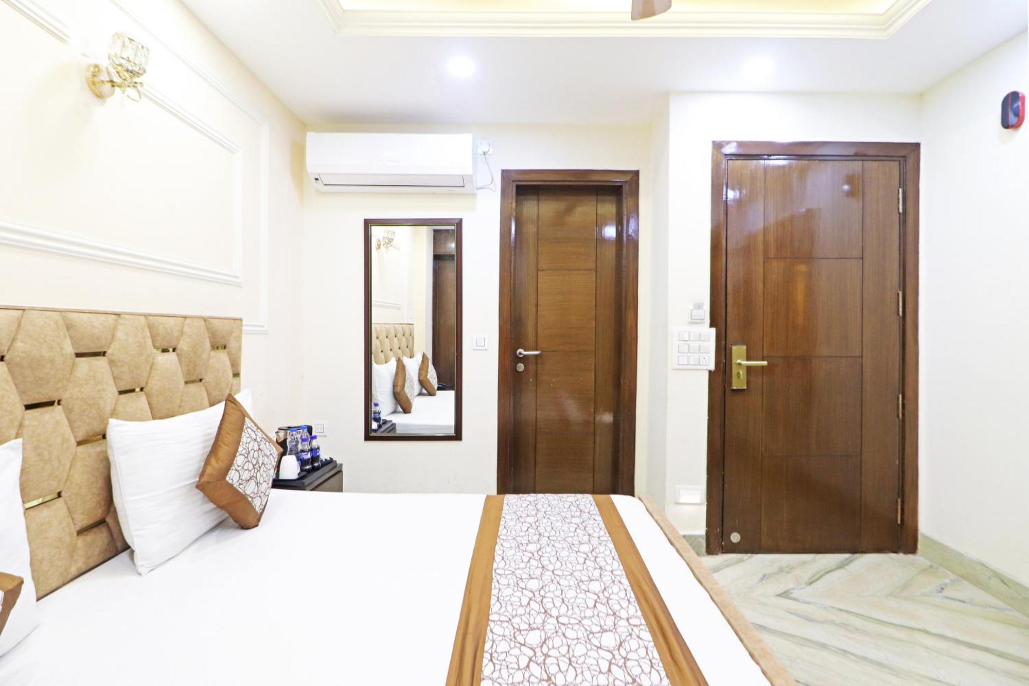 Hotel Samrat Residency 10 Mints Walking Distance Nizamuddin Railway Station Új-Delhi Kültér fotó