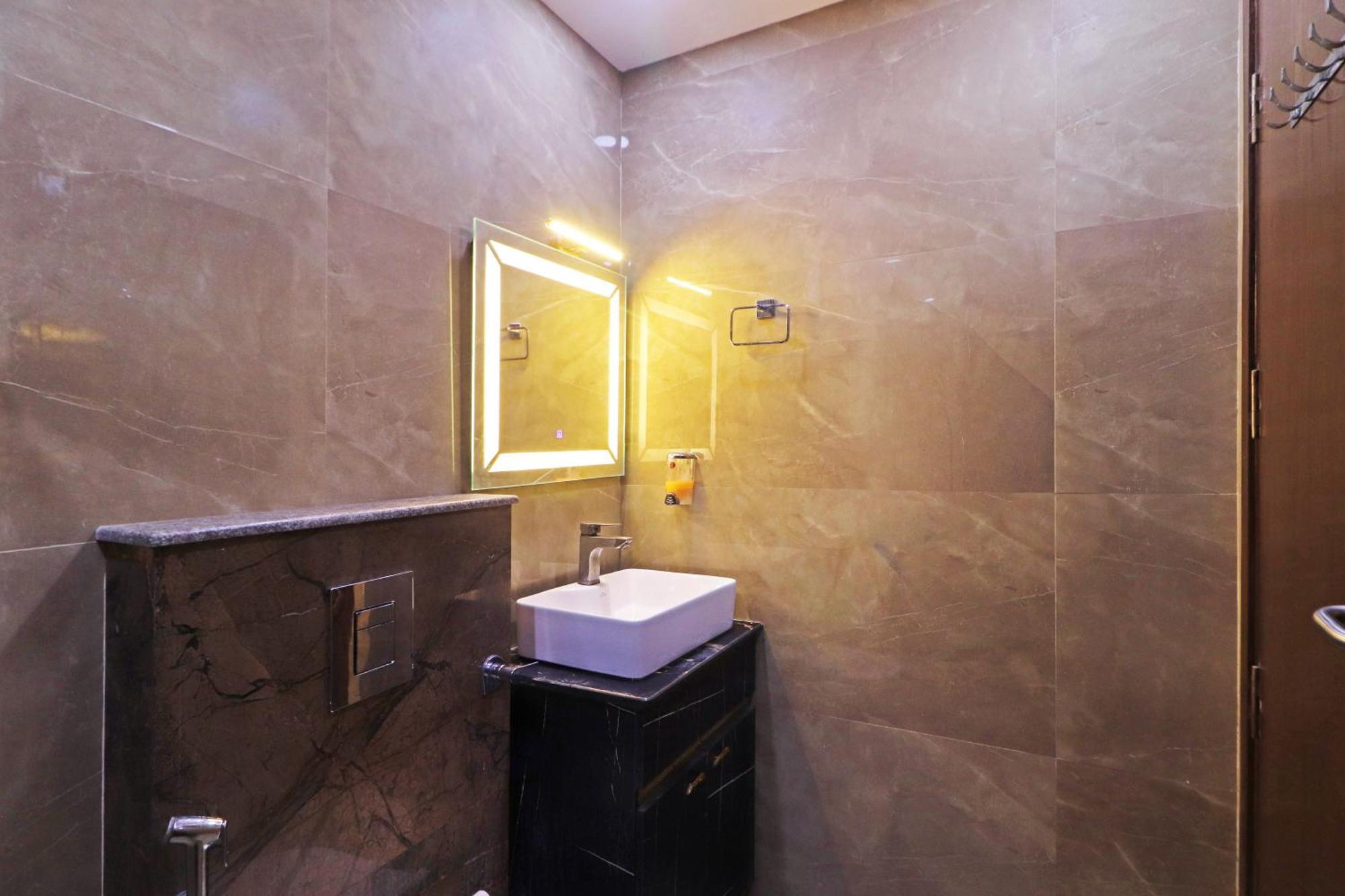 Hotel Samrat Residency 10 Mints Walking Distance Nizamuddin Railway Station Új-Delhi Kültér fotó