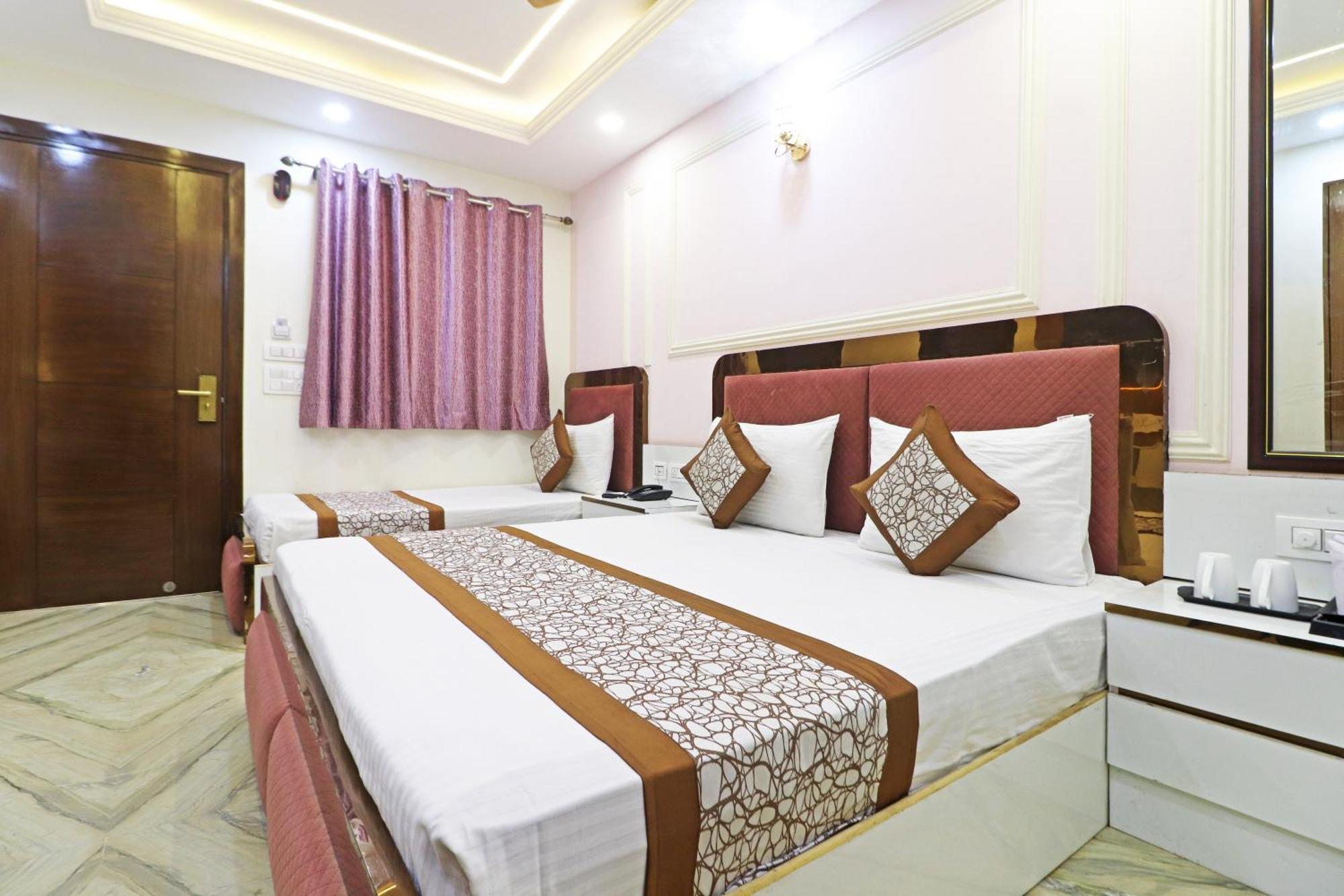 Hotel Samrat Residency 10 Mints Walking Distance Nizamuddin Railway Station Új-Delhi Kültér fotó