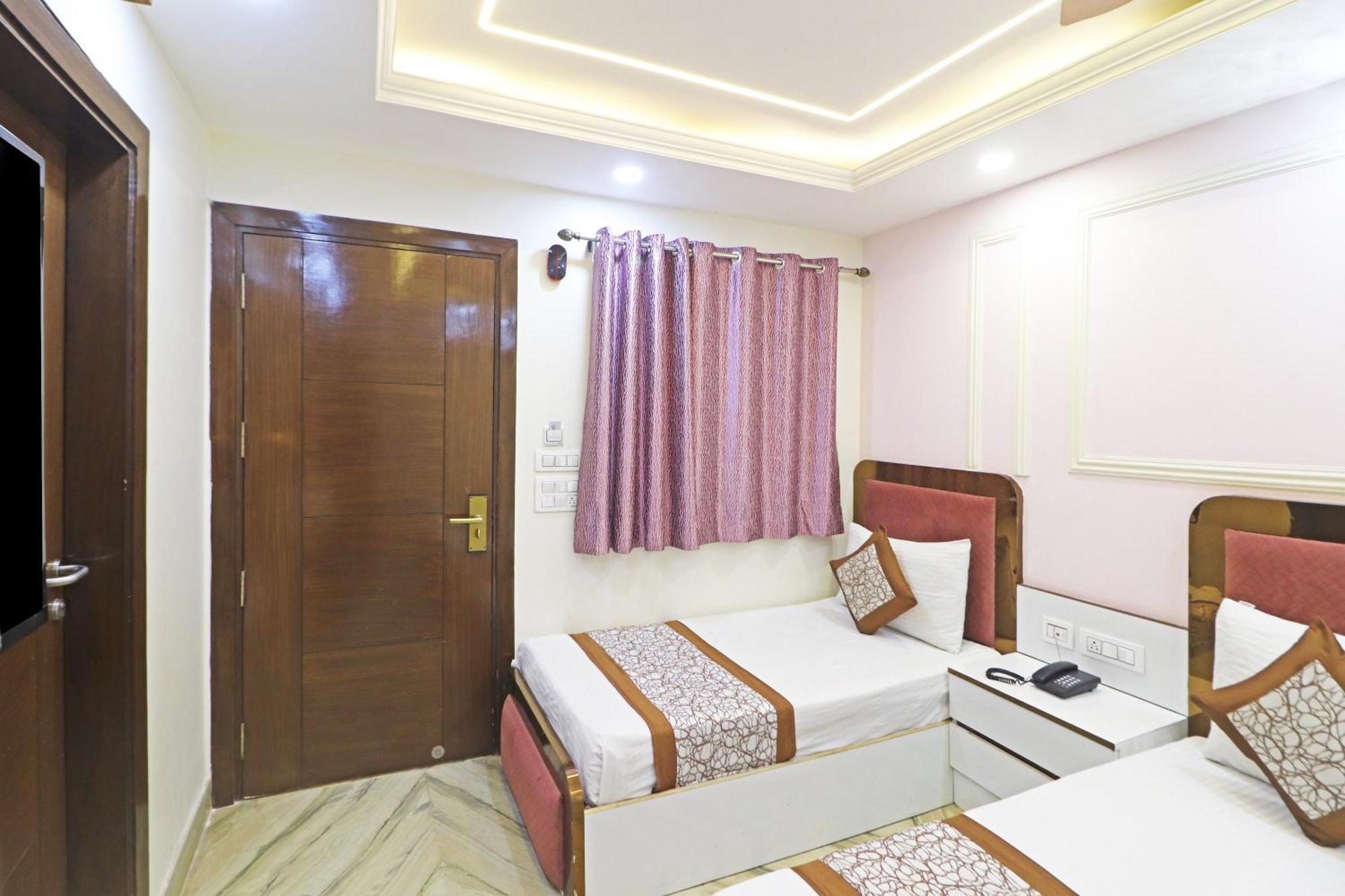 Hotel Samrat Residency 10 Mints Walking Distance Nizamuddin Railway Station Új-Delhi Kültér fotó