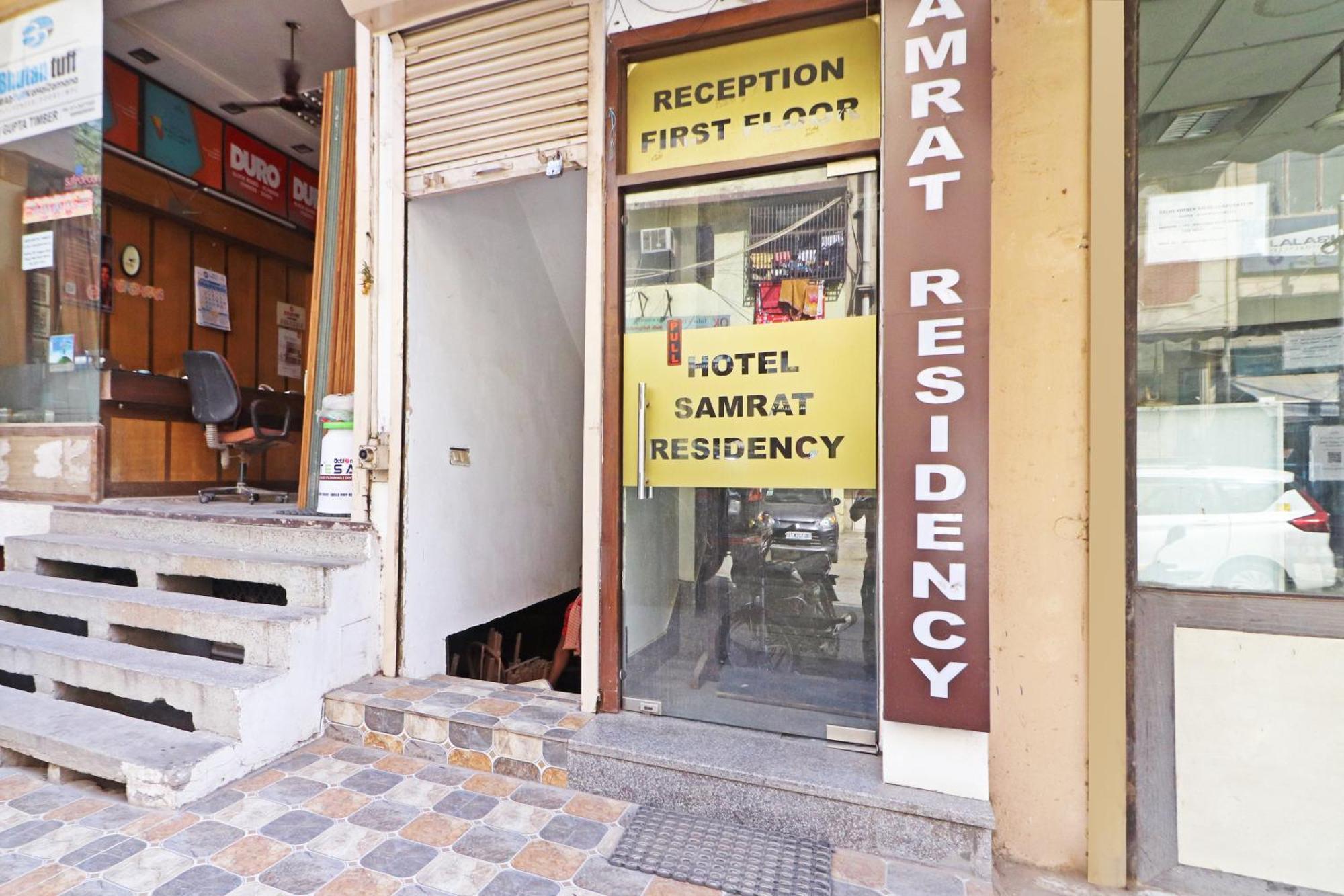 Hotel Samrat Residency 10 Mints Walking Distance Nizamuddin Railway Station Új-Delhi Kültér fotó