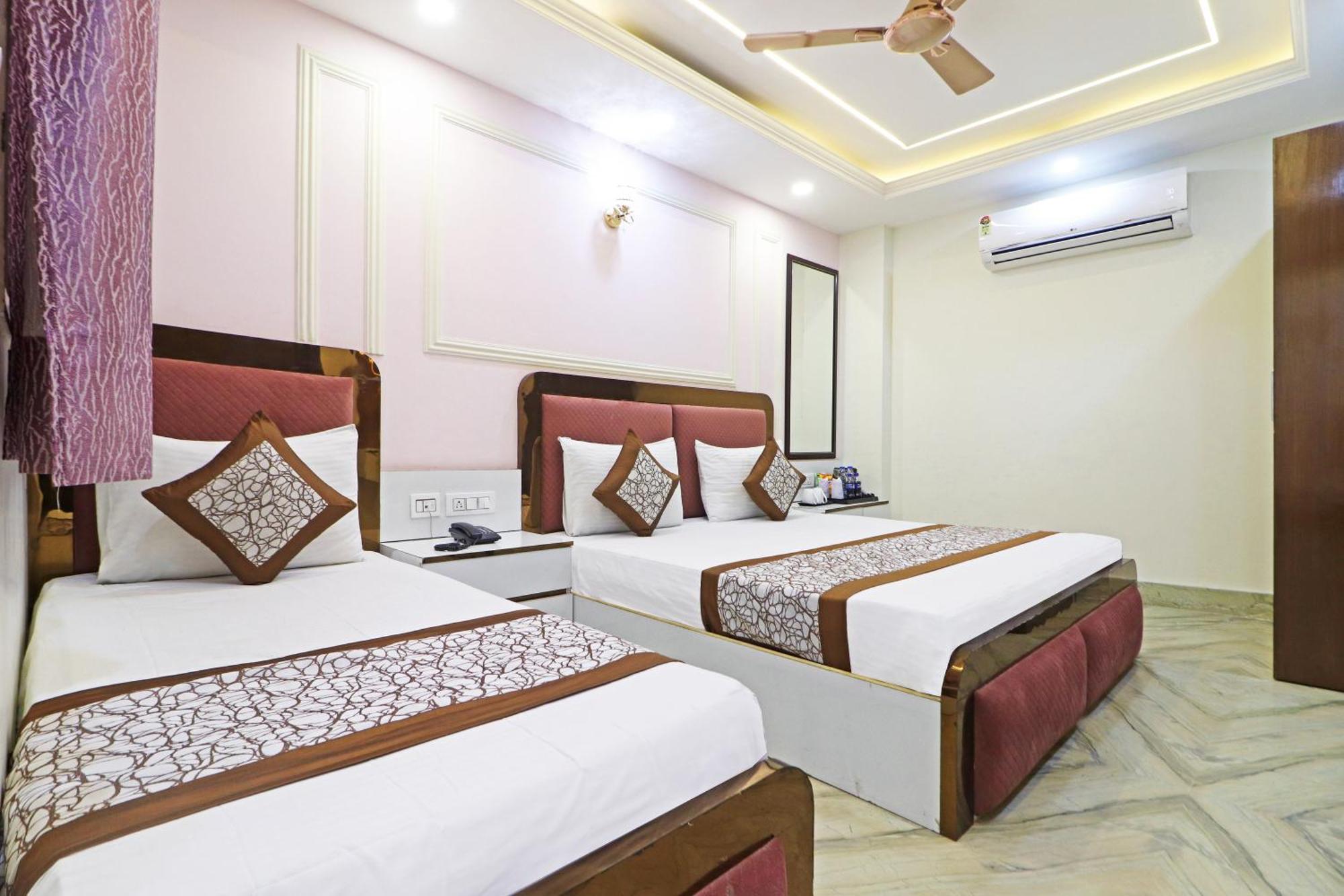 Hotel Samrat Residency 10 Mints Walking Distance Nizamuddin Railway Station Új-Delhi Kültér fotó