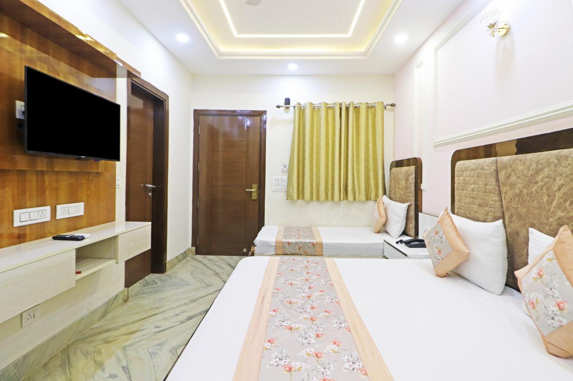 Hotel Samrat Residency 10 Mints Walking Distance Nizamuddin Railway Station Új-Delhi Kültér fotó