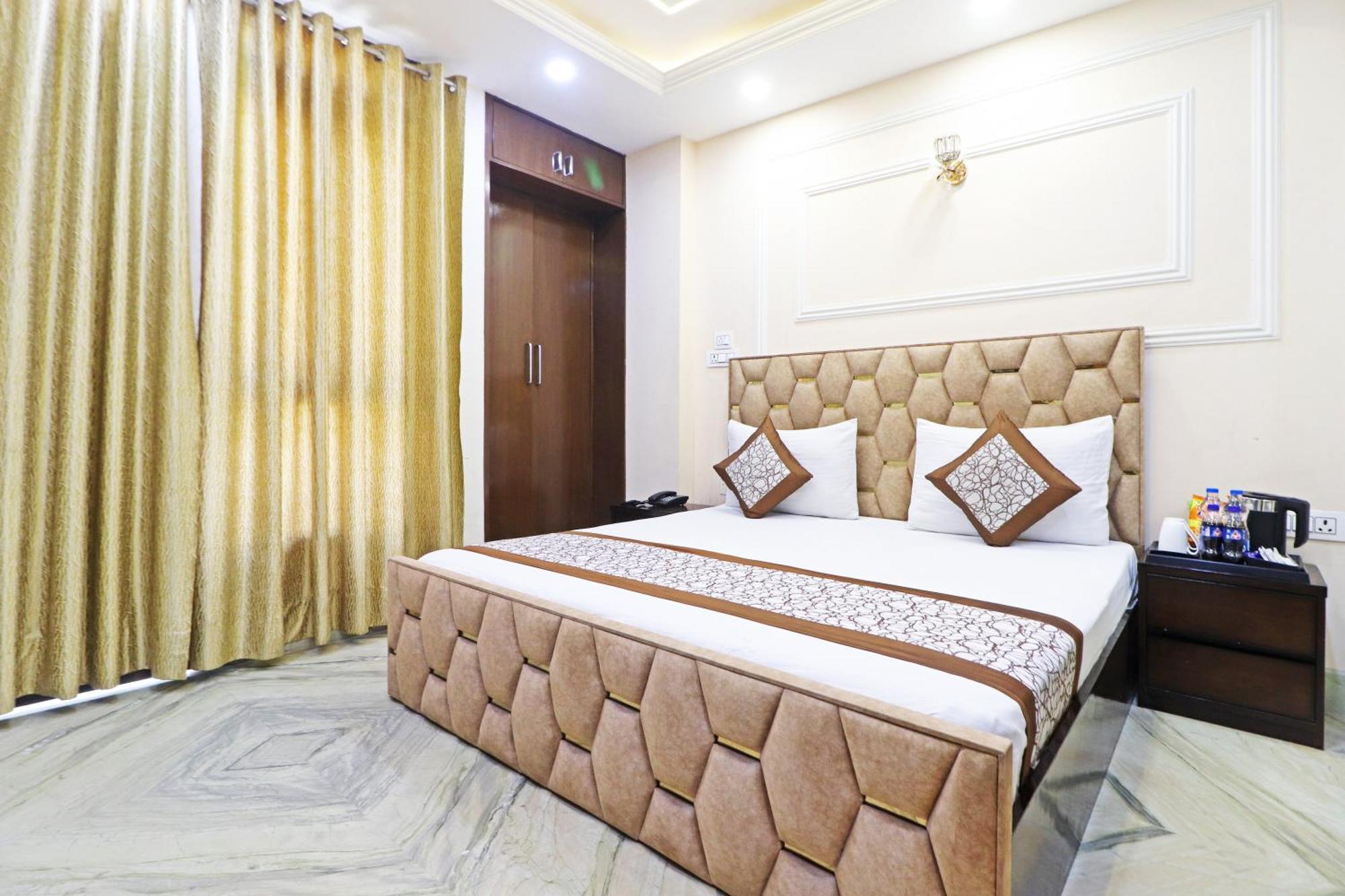 Hotel Samrat Residency 10 Mints Walking Distance Nizamuddin Railway Station Új-Delhi Kültér fotó