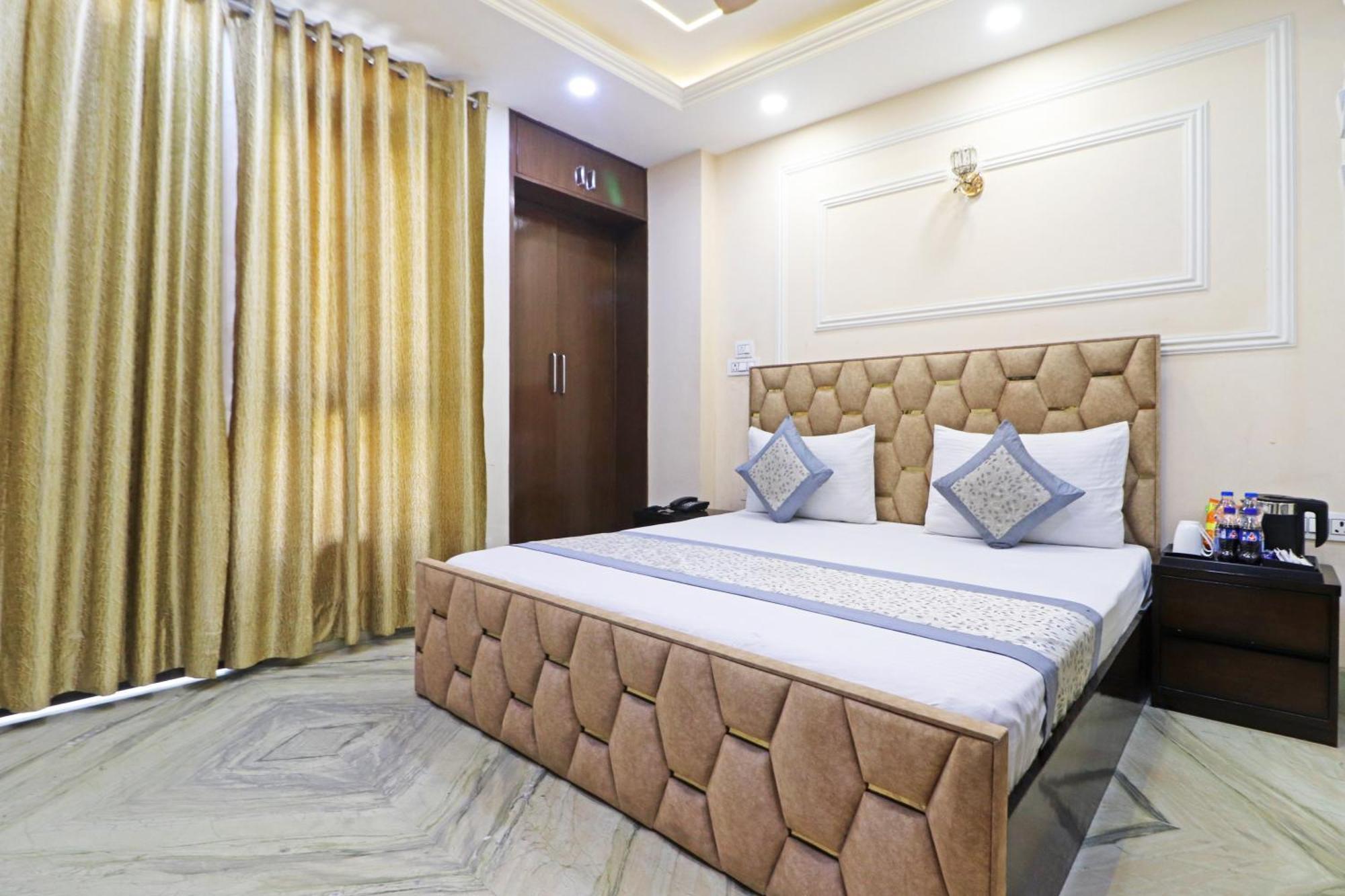 Hotel Samrat Residency 10 Mints Walking Distance Nizamuddin Railway Station Új-Delhi Kültér fotó
