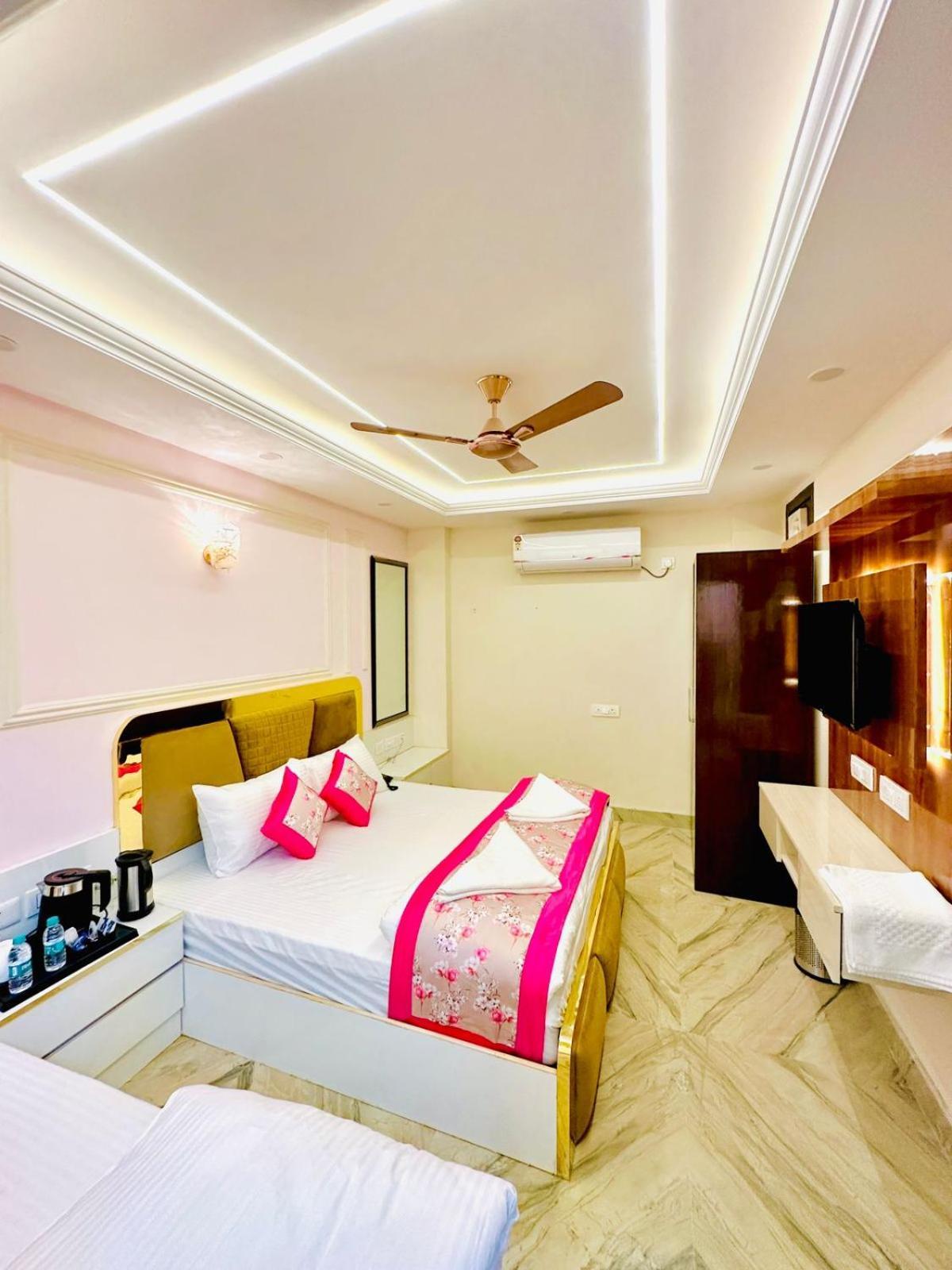 Hotel Samrat Residency 10 Mints Walking Distance Nizamuddin Railway Station Új-Delhi Kültér fotó