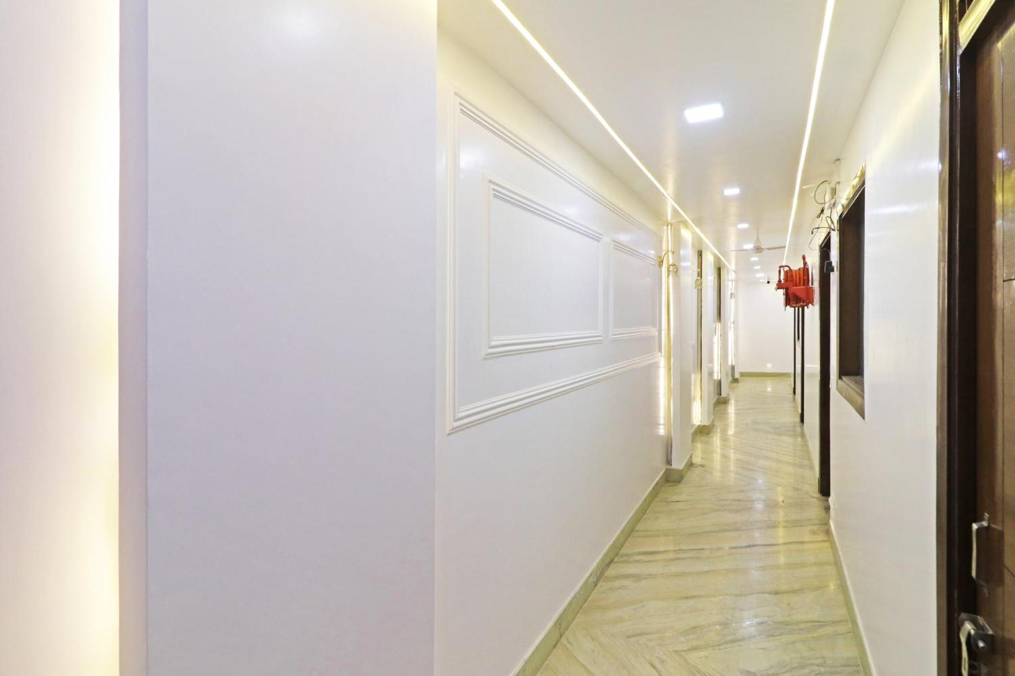 Hotel Samrat Residency 10 Mints Walking Distance Nizamuddin Railway Station Új-Delhi Kültér fotó