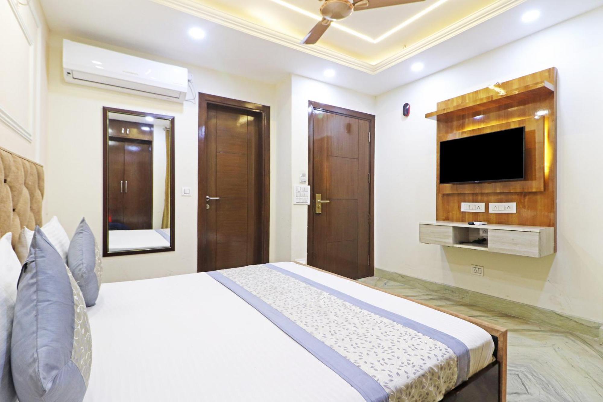 Hotel Samrat Residency 10 Mints Walking Distance Nizamuddin Railway Station Új-Delhi Kültér fotó