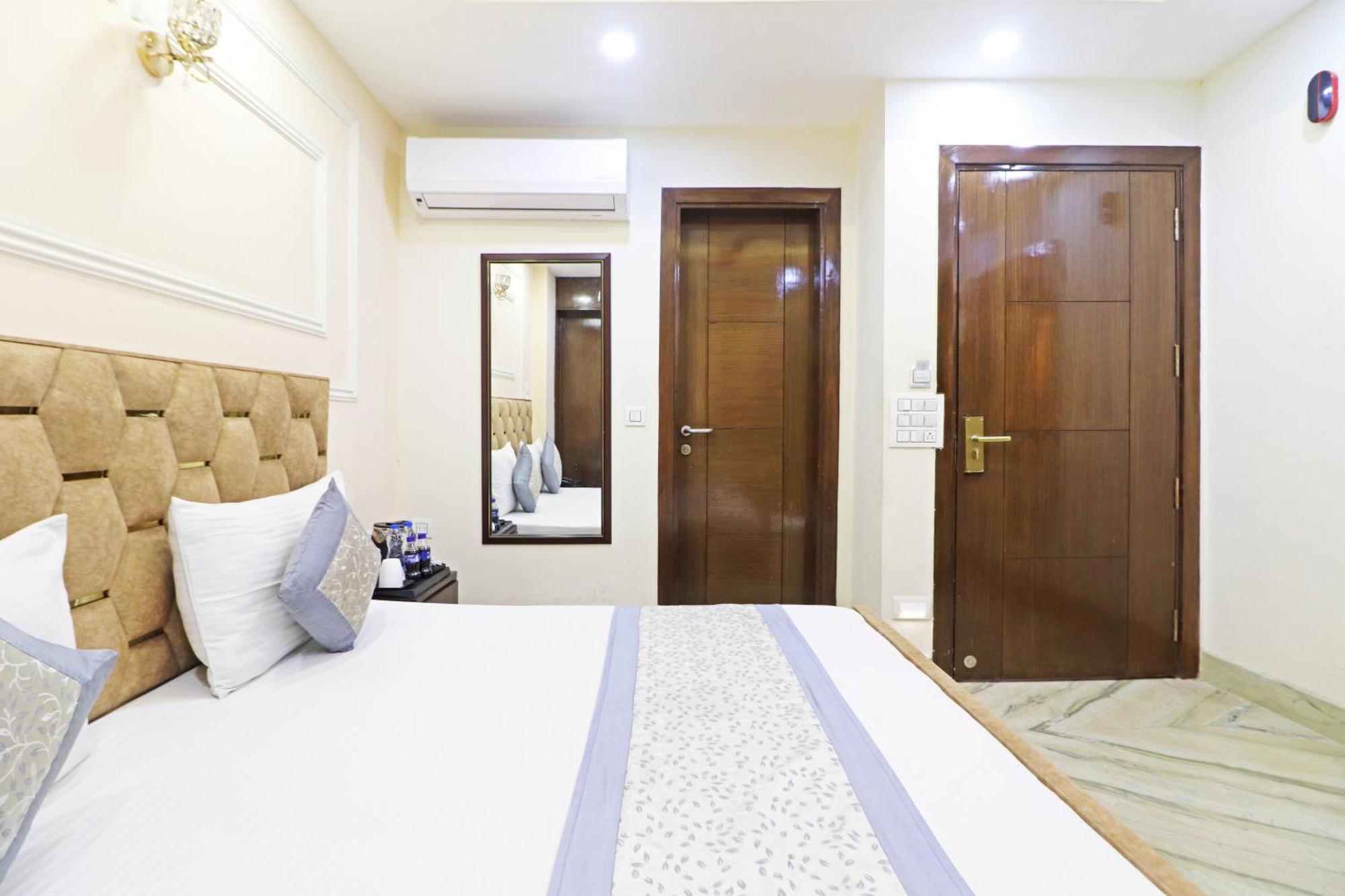Hotel Samrat Residency 10 Mints Walking Distance Nizamuddin Railway Station Új-Delhi Kültér fotó
