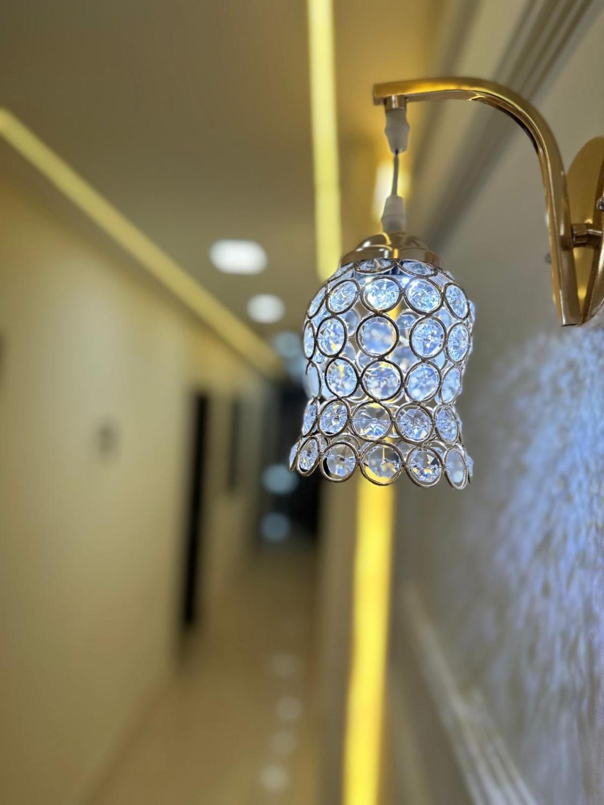Hotel Samrat Residency 10 Mints Walking Distance Nizamuddin Railway Station Új-Delhi Kültér fotó